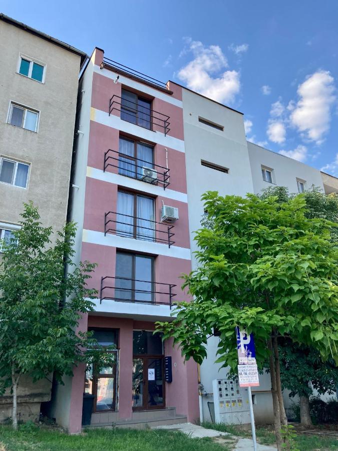 Апартаменты Apartament Luca Дробета-Турну-Северин Экстерьер фото