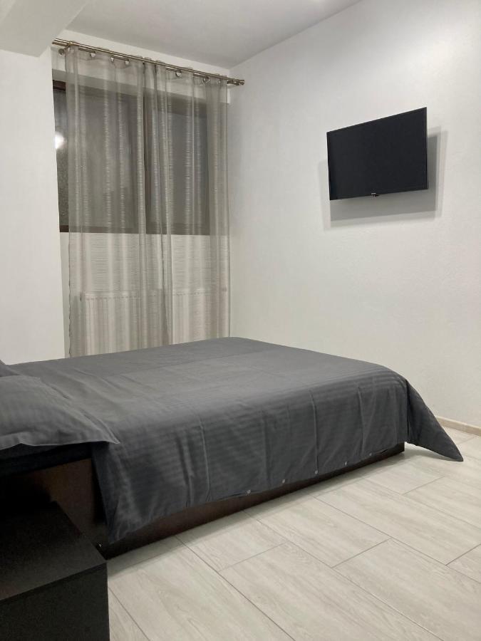 Апартаменты Apartament Luca Дробета-Турну-Северин Экстерьер фото